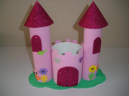 POT A CRAYONS CHATEAU DE PRINCESSE